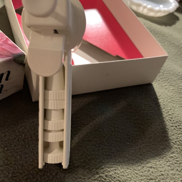 Hutzler Gerda Fun Gun for decorating cakes, cookies, etc.  Has 5 of 6 nozzles. - Picture 8 of 10